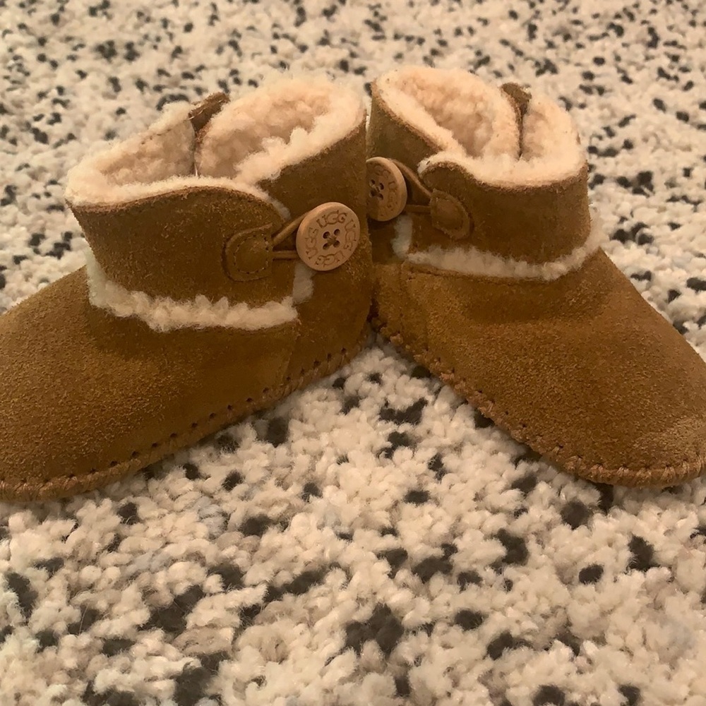 NWOT UGG Baby 2/3 Slippers